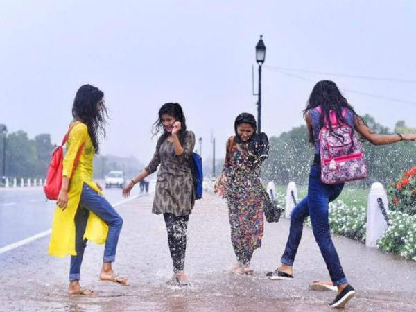 दिल्ली में हुई बारिश, मौसम हुआ सुहाना