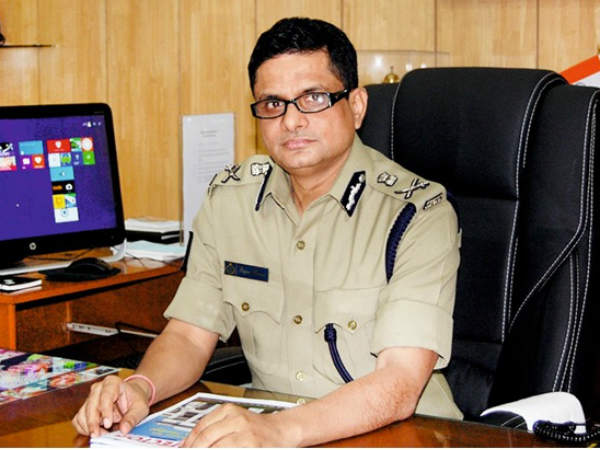 शारदा चिटफंड केस: सीबीआई ने राजीव कुमार को पेश होने के लिए कहा शारदा चिटफंड केस: सीबीआई ने राजीव कुमार को पेश होने के लिए कहा