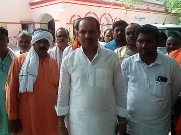 अपराधियों को संरक्षण देती हैं प्रियंका