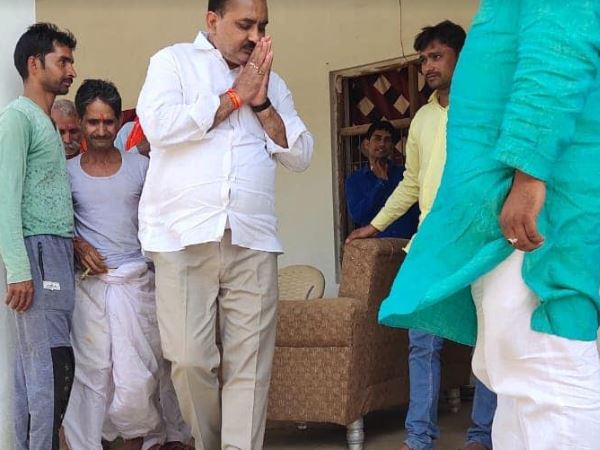 गिरफ्तार कर पेश करने का आदेश