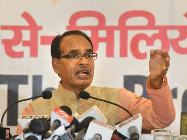 सपा-बसपा के गठबंधन पर भी चुटकी ली