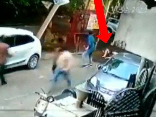 गैंगवार के समय गली में कई बच्चे खेल रहे थे