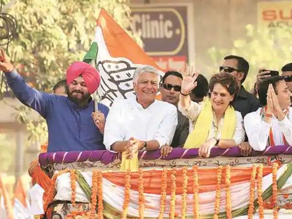 बठिंडा में प्रियंका की रैली में दिखे सिद्धू