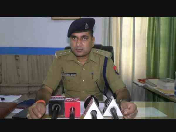 Devrani body found in the room, police investigating case Devrani body found in the room, police investigating case