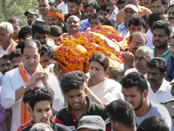 समृति ने श्मशान तक दिया कंधा