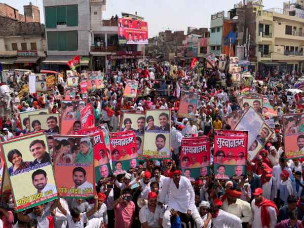 फूलपुर में कांटे की लड़ाई