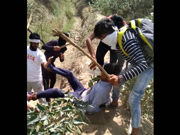 Sri Ganganagar Man Beaten By Youth Video Goes Viral in Social media Sri Ganganagar Man Beaten By Youth Video Goes Viral in Social media