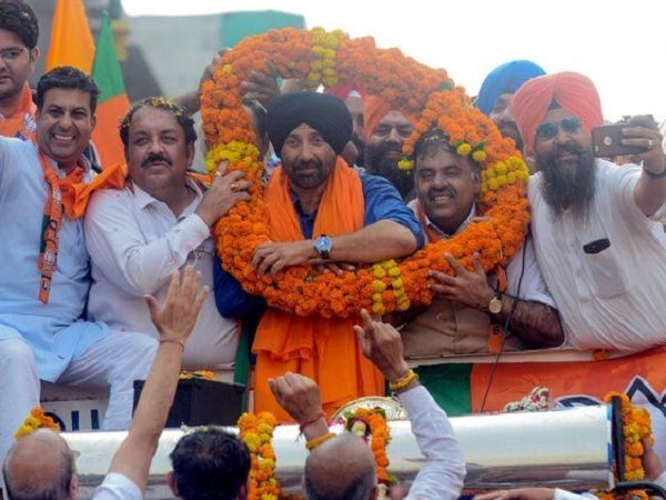 सनी ने कांग्रेस के सुनील जाखड़ को 82459 वोटों से मात दी