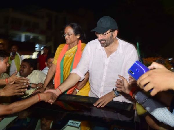 सनी बोले- कुछ ना पूछो, कहीं ऊटपटांग न बोल दूं