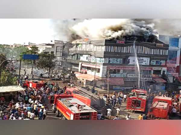 Surat Fire Tragedy: this 25-year-old Director Of Institute Saving many Students Surat Fire Tragedy: this 25-year-old Director Of Institute Saving many Students