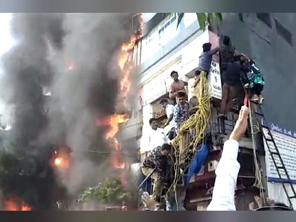 surat-fire-tragedy-rescue-operation-video-goes-viral surat-fire-tragedy-rescue-operation-video-goes-viral