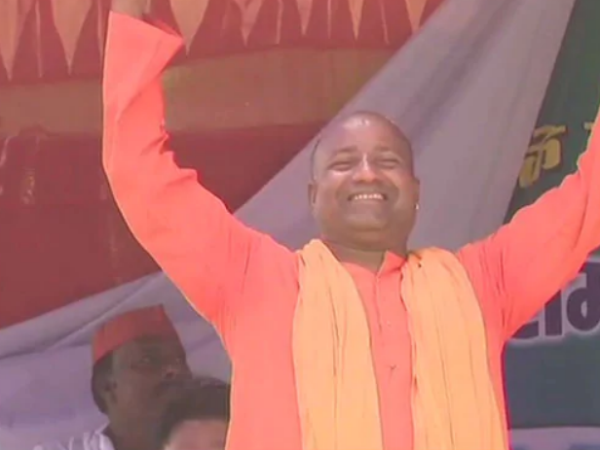 अखिलेश यादव का समाजवादी भगवाधारी 'योगी'
