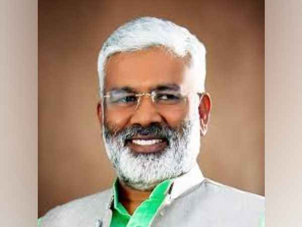 इन पदों पर रह चुके है स्वतंत्र देव सिंह