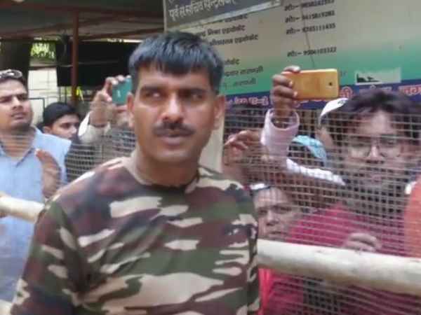 दिए थे दो नोटिस