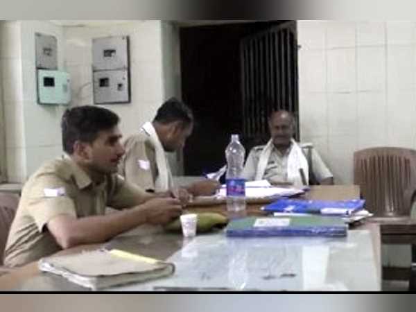 UP police Three cop suspended in bribe case Lucknow hotel UP police Three cop suspended in bribe case Lucknow hotel