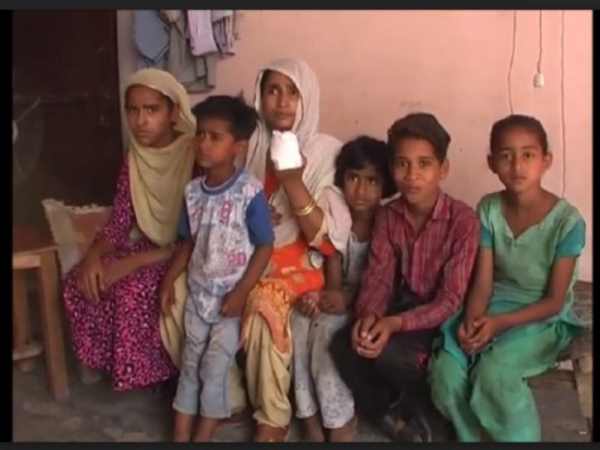 Dabangs cuts off womans fingers at moradabad Dabangs cuts off womans fingers at moradabad