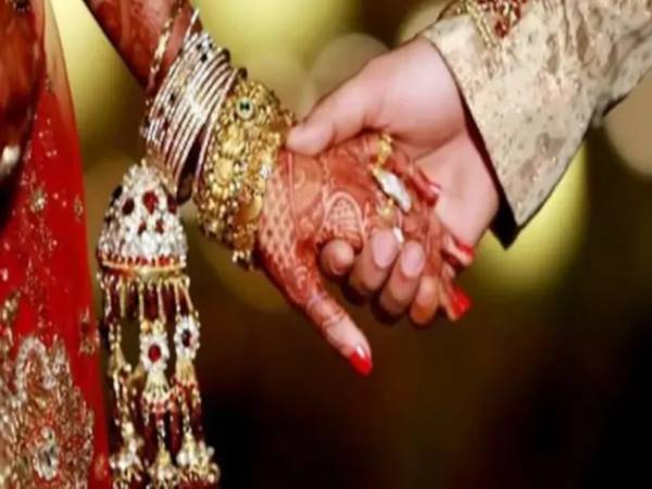 Maharashtra Family Face social Boycott for Challenging Virginity Tests in thane, Four People Booked Maharashtra Family Face social Boycott for Challenging Virginity Tests in thane, Four People Booked