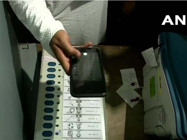 polling party broken EVM seal before election in himachal pradeshs bilaspur, ec suspend polling employees polling party broken EVM seal before election in himachal pradeshs bilaspur, ec suspend polling employees