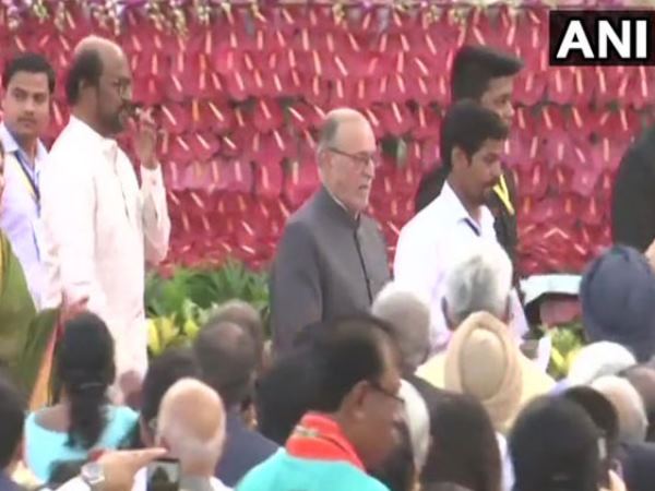 ये सितारे पहुंचे शपथ ग्रहण में