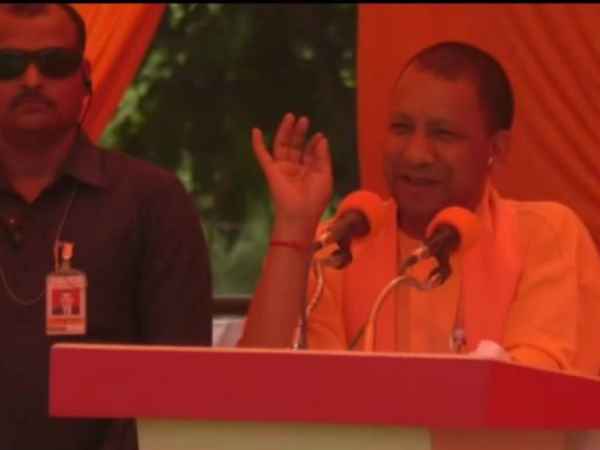 सांसद के साथ सेल्फी ले, काम के लिए मैं हूं: योगी आदित्यनाथ