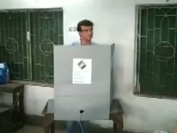 sourav ganguly voted on kolkata south lok sabha seat sourav ganguly voted on kolkata south lok sabha seat