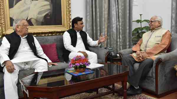 akhilesh yadav meets governor ram naik akhilesh yadav meets governor ram naik