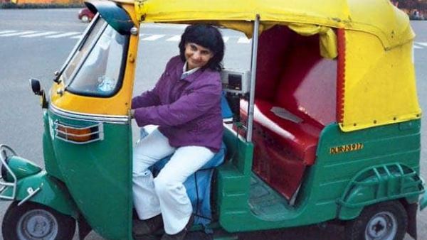 सुनीता को फिर चलाना होगा किराए का ऑटो