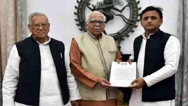 akhilesh yadav meets governor ram naik akhilesh yadav meets governor ram naik