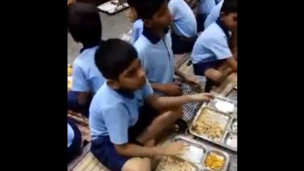 सोशल मीडिया पर वायरल हो रहा वीडियो