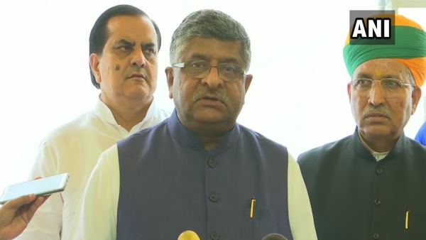 'दुख की बात है कि कांग्रेस बिल का विरोध कर रही हैं'