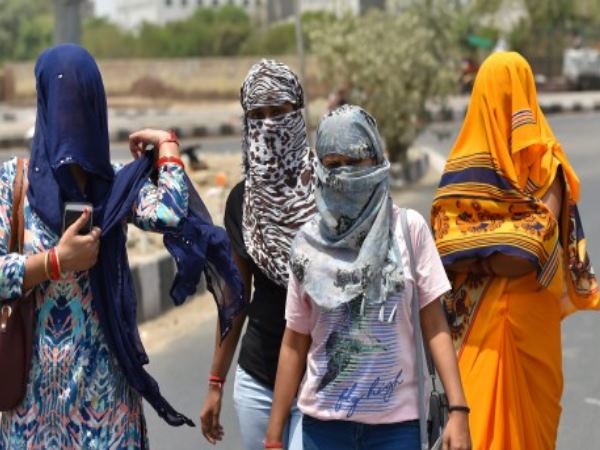 कम से कम घर से बाहर निकलें