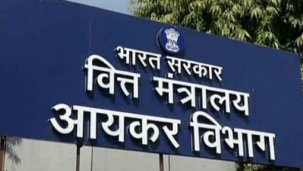 इन 12 अफसरों पर दर्ज हैं कई केस