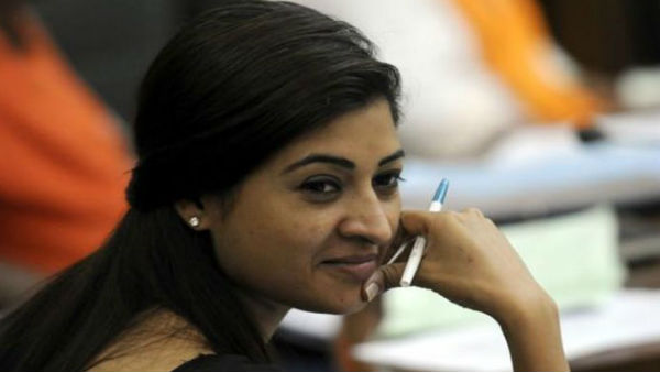 Alka Lamba explodes again, says Kejriwal asked AAP members to choose between him and her Alka Lamba explodes again, says Kejriwal asked AAP members to choose between him and her
