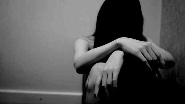 mobile recharge shopkeeper physically attacked girl mobile recharge shopkeeper physically attacked girl