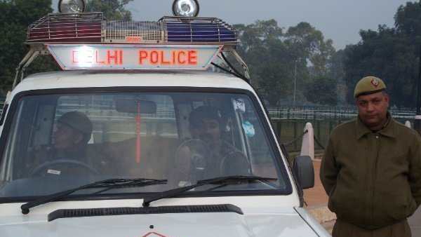 दिल्ली पुलिस खंगाल रही सीसीटीवी