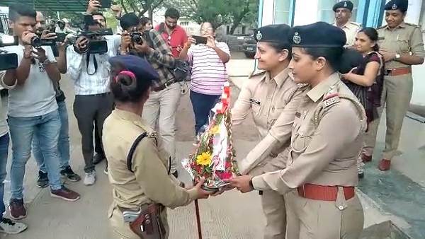 सिपाहियों ने किया सैल्यूट
