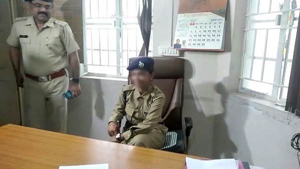 परिपक्व पुलिस अधिकारी की तरह काम में जुटी
