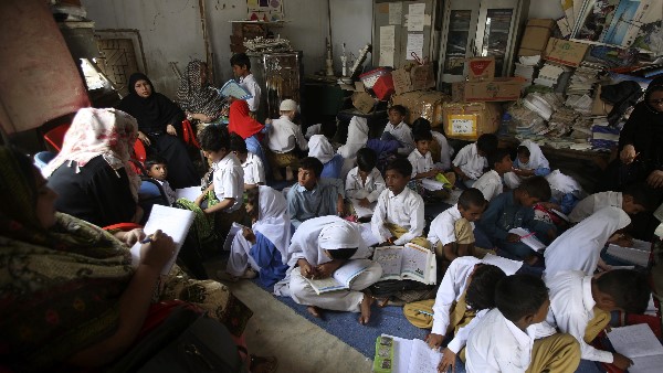 चपरासी की नौकरी के लिए आवेदकों में बीटेक के छात्र