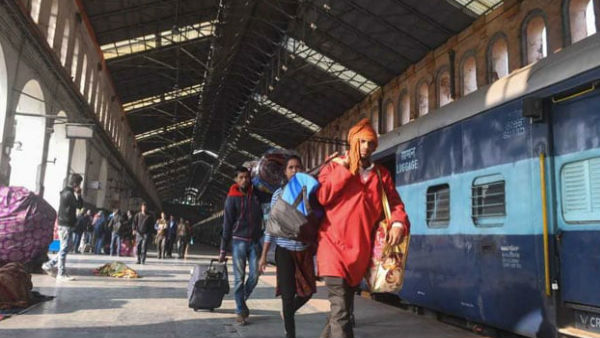 बच्चे की जान बचाने के लिए फुल स्पीड में दौड़ाई ट्रेन