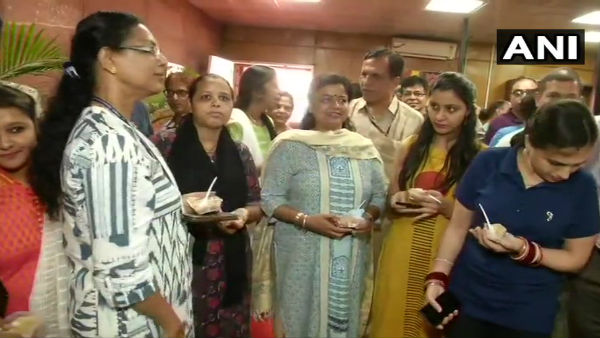 कमरे बंद रहते हैं कर्मचारी