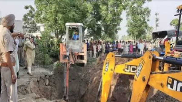 बचाव में जुटी एनडीआरएफ की स्पेशल टीम
