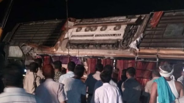 double decker bus overturns at yamuna expressway four dead double decker bus overturns at yamuna expressway four dead