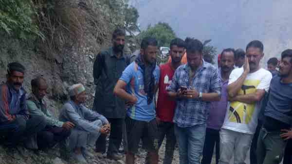 cisf inspector family died after car fallen in deep gorge cisf inspector family died after car fallen in deep gorge