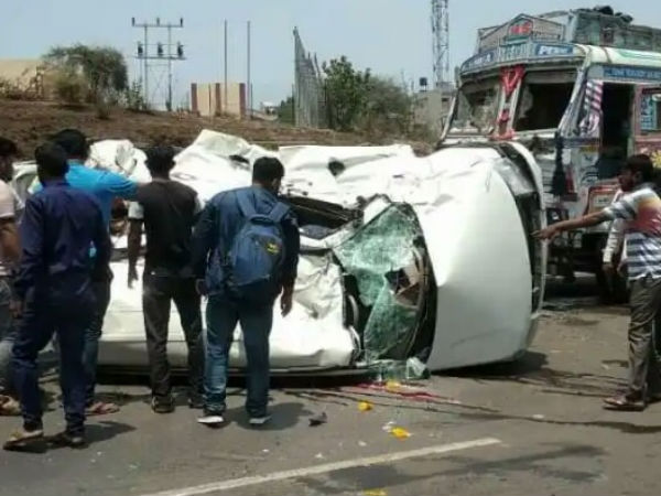 कर्नाटक: बेलगाम में ट्रक और कार की टक्कर, 5 लोगों की मौत, 1 घायल कर्नाटक: बेलगाम में ट्रक और कार की टक्कर, 5 लोगों की मौत, 1 घायल