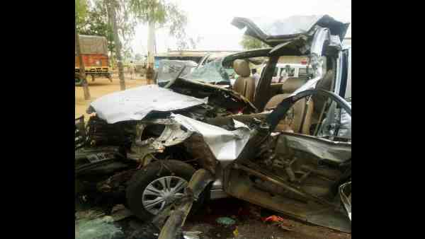 Six killed when car crashed on the road Six killed when car crashed on the road