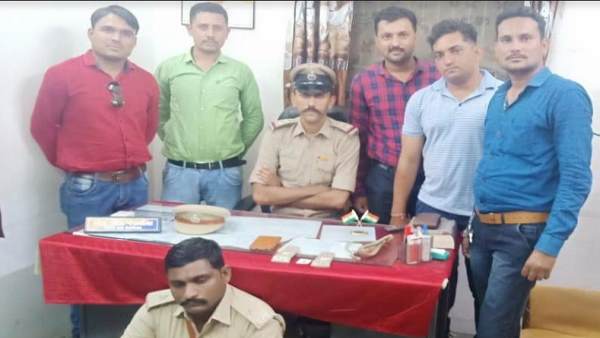 Gujarat police arrested a fake DYSP Gujarat police arrested a fake DYSP