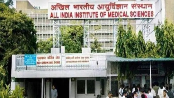 Resident doctors of AIIMS decided to call off their strike and resume their duties from Monday Resident doctors of AIIMS decided to call off their strike and resume their duties from Monday