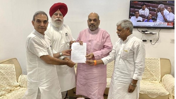 BJP delegation submits its report to Amit Shah on BJP workers killings and violence in Bhatpara BJP delegation submits its report to Amit Shah on BJP workers killings and violence in Bhatpara
