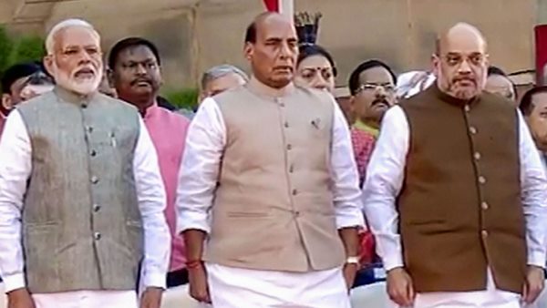 शपथ ग्रहण में प्रधानमंत्री के ठीक बगल में राजनाथ, फिर अमित शाह बैठे