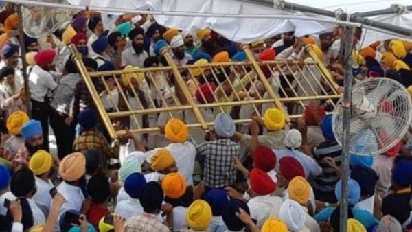 उग्र नौजवान ने रेलिंग तोड़ दी